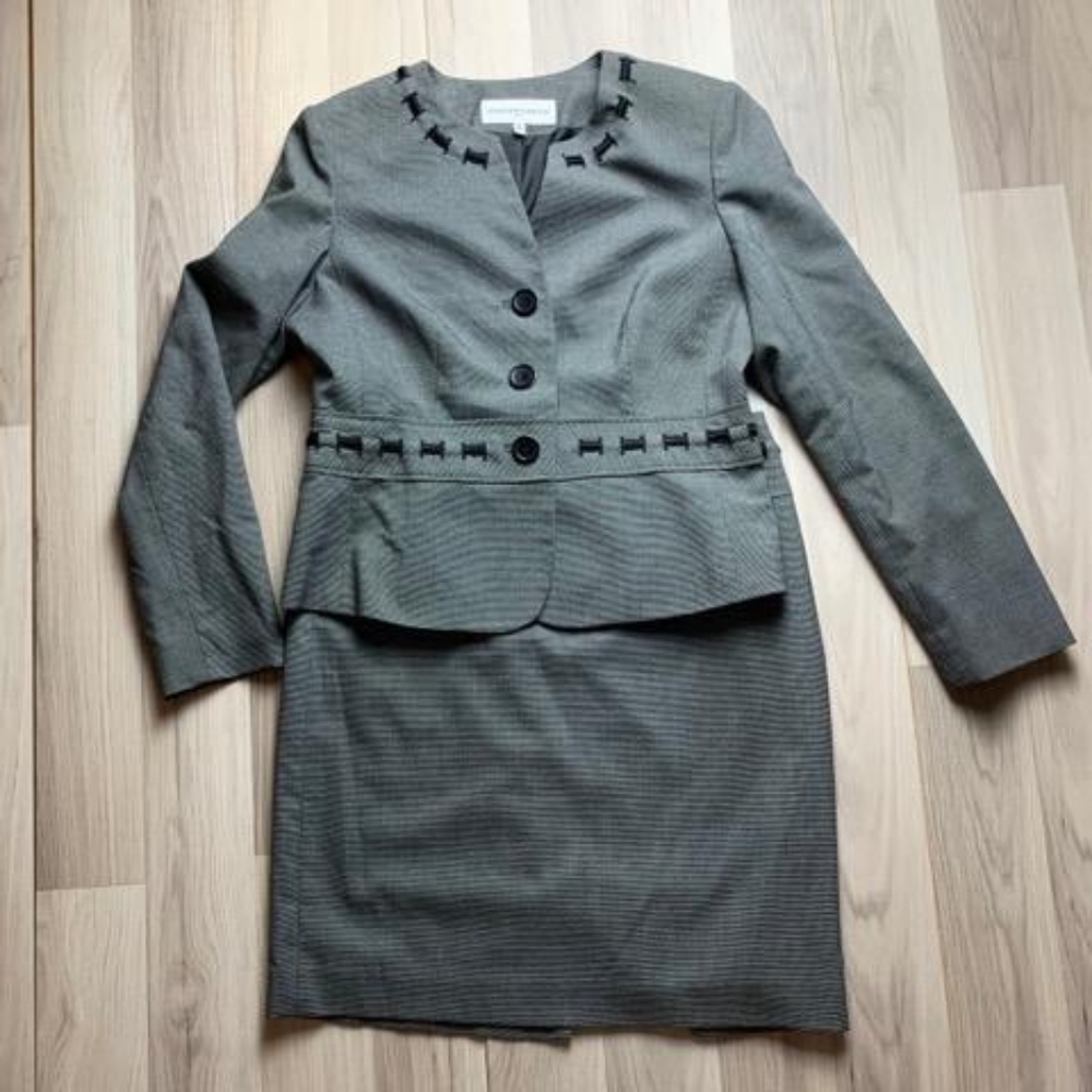 Jones New York Gray Suit Petite 8